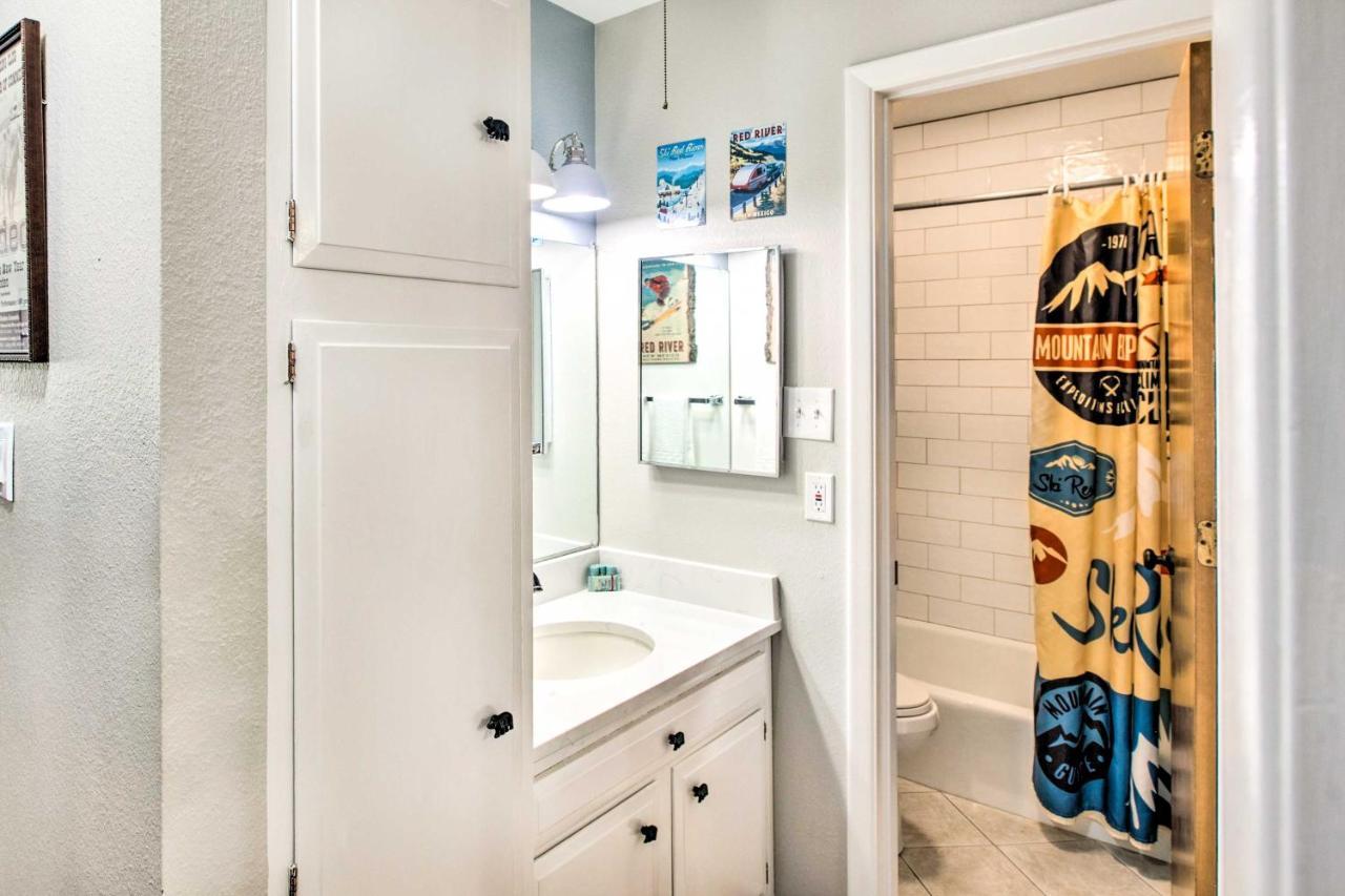 Main St Red River Ski Condo With Mountain View! Exterior photo
